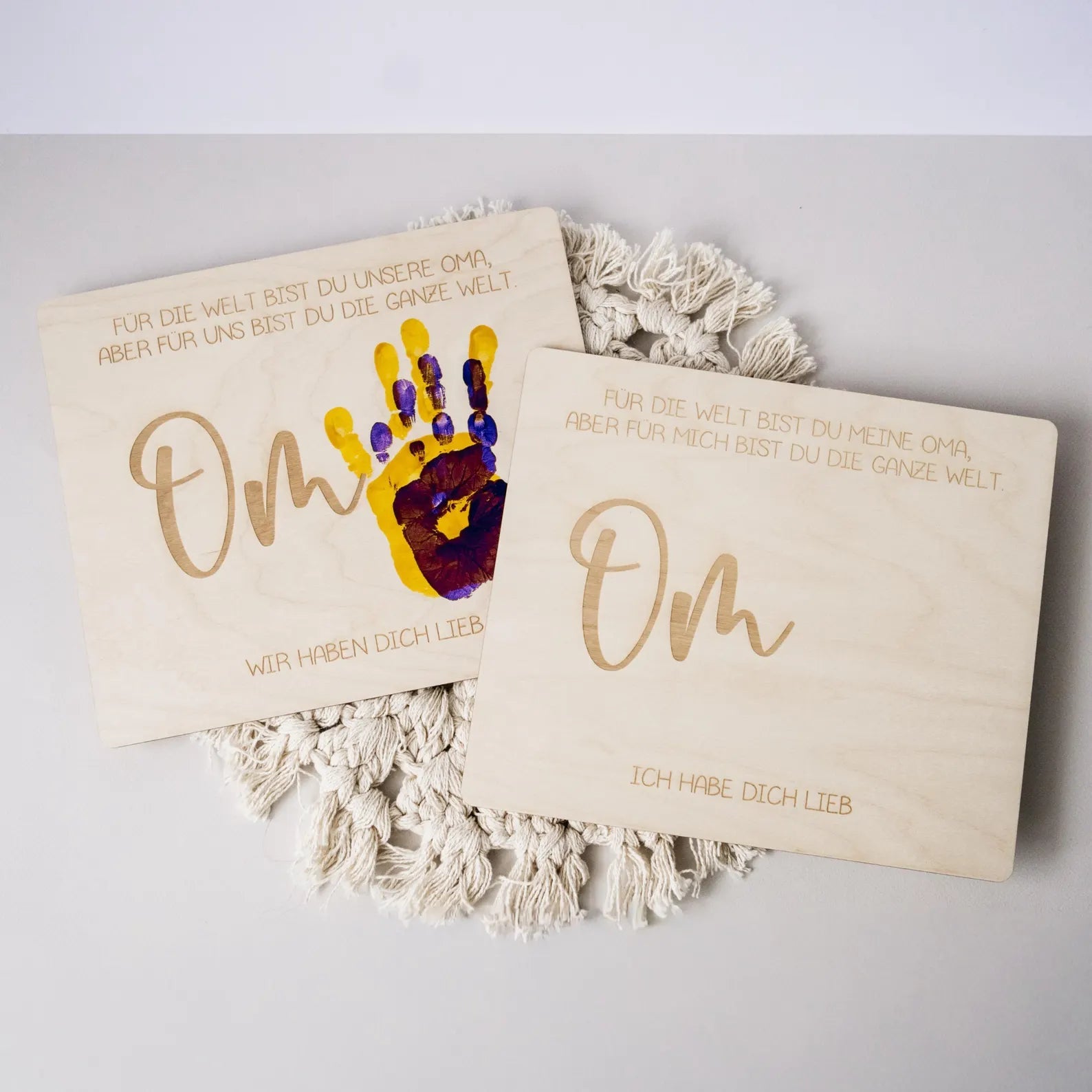 Handabdruck Brettchen Oma – Persönliches Holzgeschenk (mehrere Kinder) Alicas Schlawiner - malmichbuntbest.com