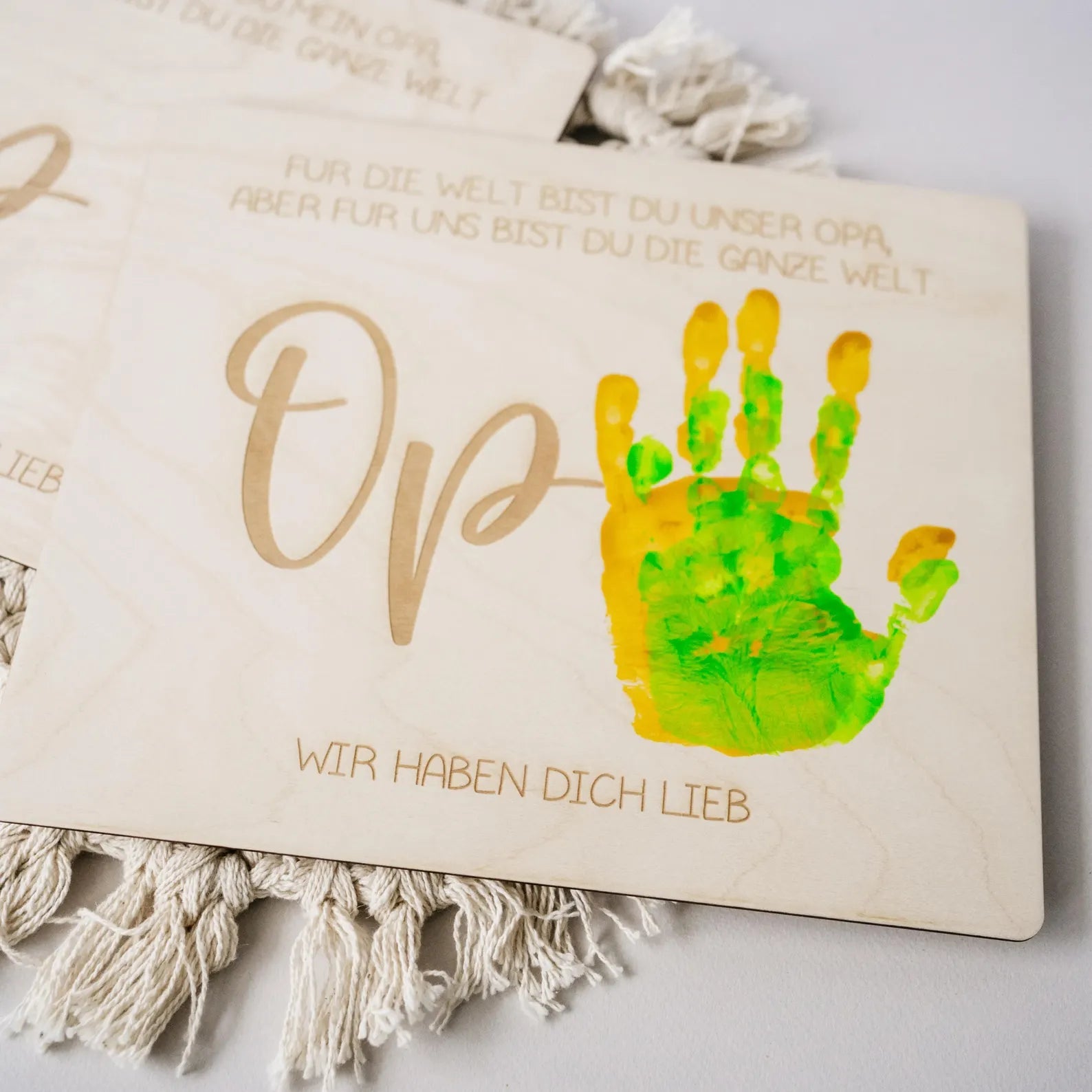 Handabdruck Brettchen Opa – Persönliches Holzgeschenk (mehrere Kinder) Alicas Schlawiner - malmichbuntbest.com