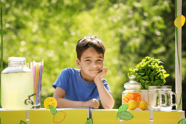 10 erfrischende Sommergetränke für Kinder mit wenig Zucker - malmichbuntbest.com