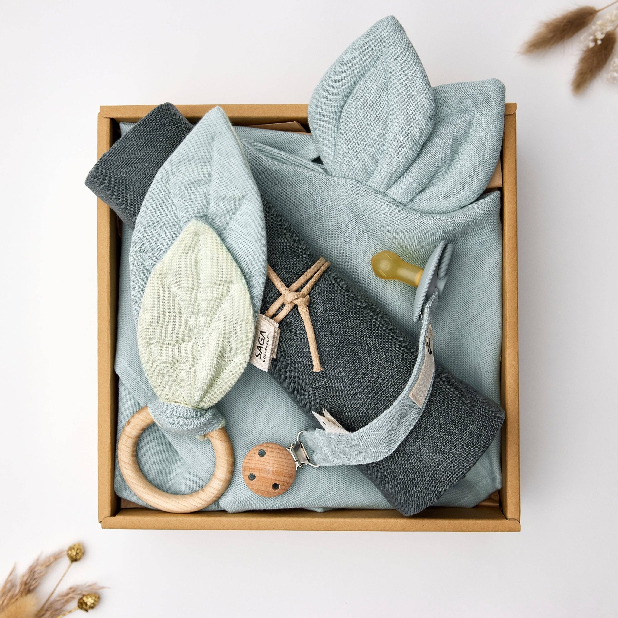Baby - Geschenkbox – Morning Mist – nachhaltig & biologisch Saga Copenhagen - malmichbuntbest.com