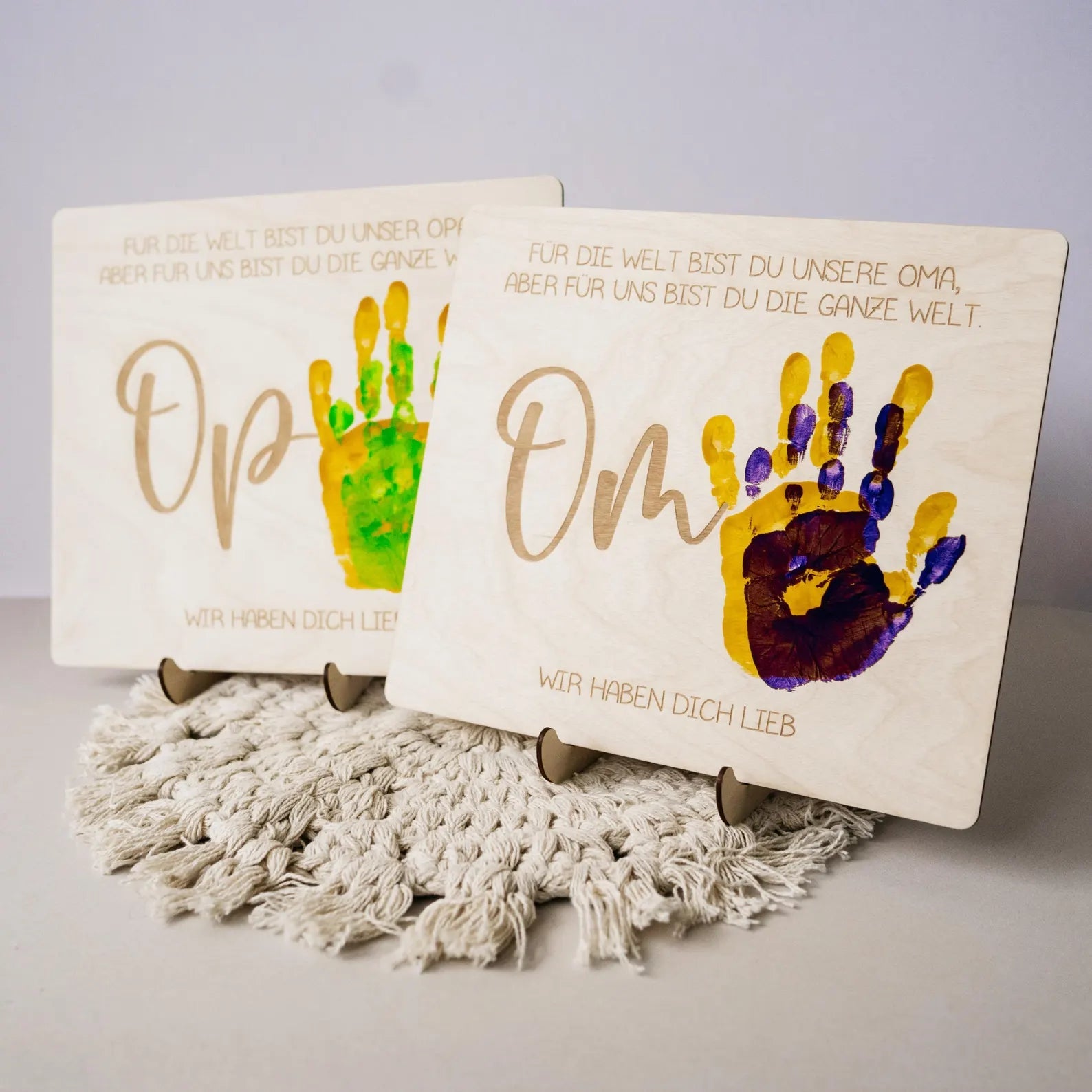 Handabdruck Brettchen Oma – Persönliches Holzgeschenk (mehrere Kinder) Alicas Schlawiner - malmichbuntbest.com