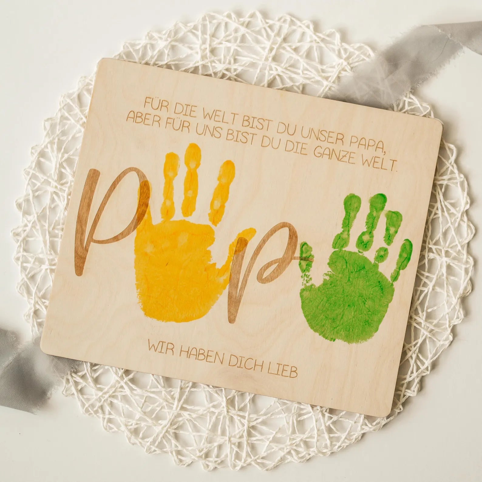 Handabdruck Brettchen Papa – Persönliches Holzgeschenk (mehrere Kinder) Alicas Schlawiner - malmichbuntbest.com