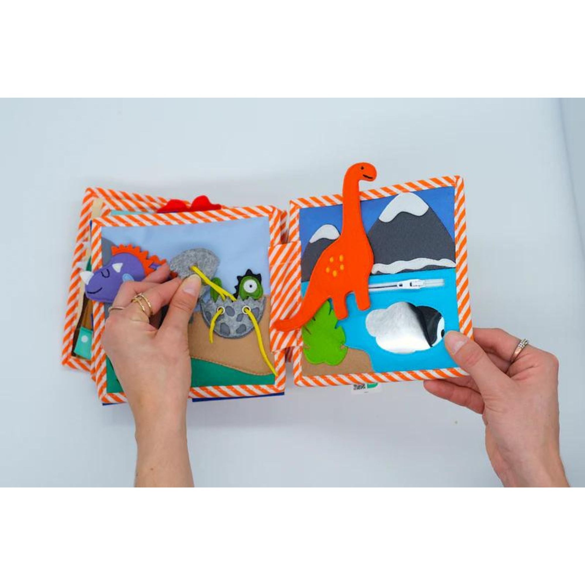 Jolly Design - Mini Quiet Book "Dinofreunde" Jolly Designs - malmichbuntbest.com