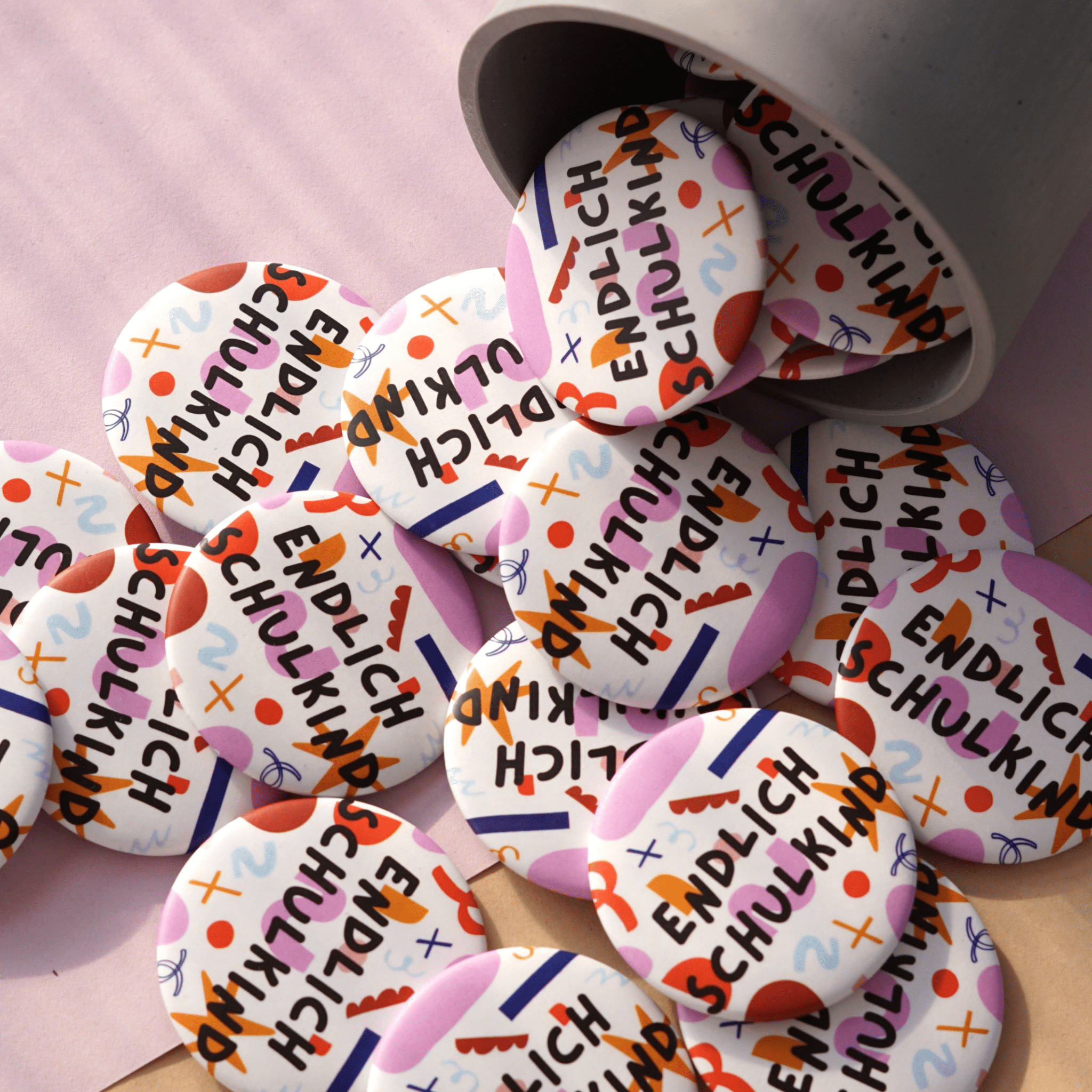 Modern Kids Art - Button "Endlich Schulkind" Modern Kids Art - malmichbuntbest.com